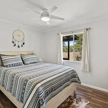 Newly Remodeled Pet Friendly Strawberry Cabin Pine Exterior photo